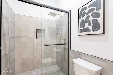 Bath - 707 E Ocotillo Rd, Phoenix, AZ 85014 photo 6 of 8