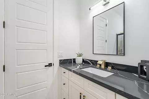 Bath - 707 E Ocotillo Rd, Phoenix, AZ 85014 photo 7 of 8