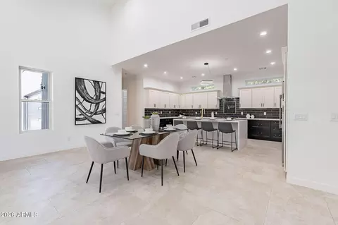 Dining - 707 E Ocotillo Rd, Phoenix, AZ 85014 photo 2 of 4