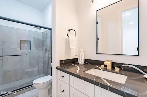 Bath - 707 E Ocotillo Rd, Phoenix, AZ 85014 photo 5 of 8