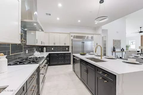 Kitchen - 707 E Ocotillo Rd, Phoenix, AZ 85014 photo 3 of 3