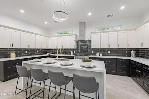 Kitchen - 707 E Ocotillo Rd, Phoenix, AZ 85014 photo 2 of 3