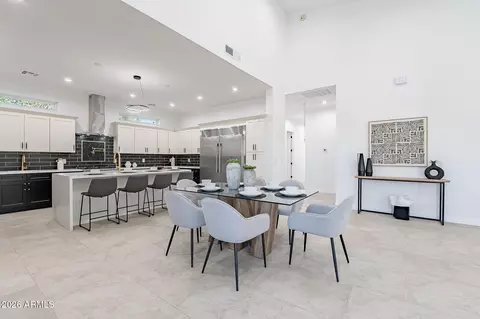Dining - 707 E Ocotillo Rd, Phoenix, AZ 85014 photo 3 of 4