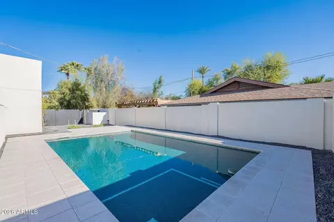 Exterior - 707 E Ocotillo Rd, Phoenix, AZ 85014 photo 3 of 4