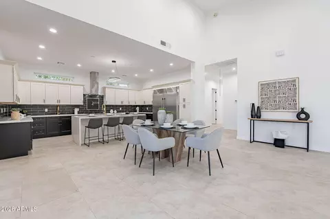 Dining - 707 E Ocotillo Rd, Phoenix, AZ 85014 photo 1 of 4