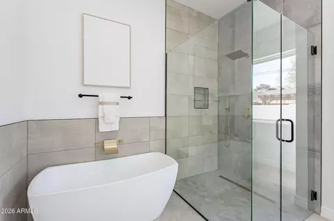 Bath - 707 E Ocotillo Rd, Phoenix, AZ 85014 photo 2 of 8