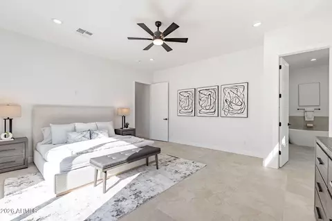 Bedroom - 707 E Ocotillo Rd, Phoenix, AZ 85014 photo 2 of 10