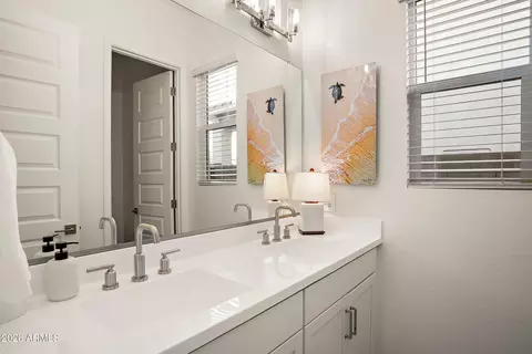 Bath - 6029 E Lone Cactus Dr, Phoenix, AZ 85054 photo 4 of 4