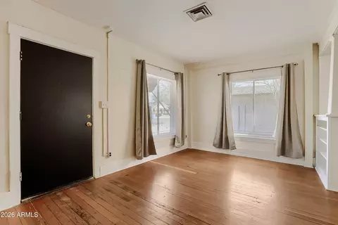Living - 2518 N Mitchell St, Phoenix, AZ 85006 photo 1 of 3