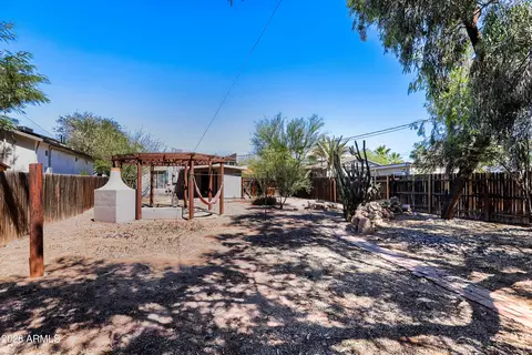 Exterior - 2518 N Mitchell St, Phoenix, AZ 85006 photo 3 of 4