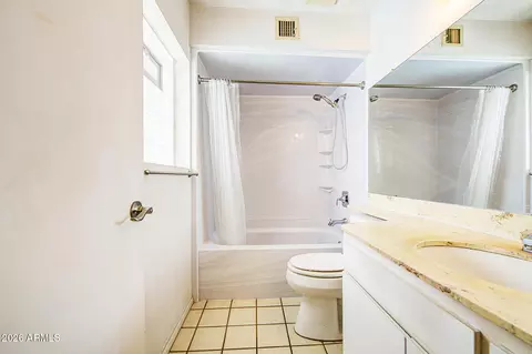 Bath - 3739 W Krall St, Phoenix, AZ 85019 photo 3 of 3