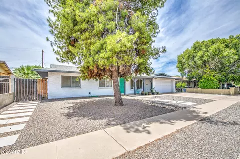 Exterior - 3739 W Krall St, Phoenix, AZ 85019 photo 2 of 7