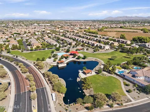 View/Area - 5022 S Seton Ave, Gilbert, AZ 85298 photo 2 of 12