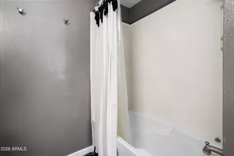 Bath - 1320 E Bethany Home Rd #102, Phoenix, AZ 85014 photo 3 of 3