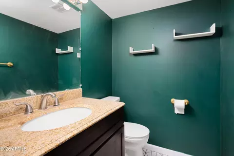Bath - 1320 E Bethany Home Rd #102, Phoenix, AZ 85014 photo 1 of 3
