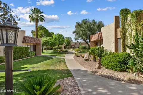 Exterior - 1320 E Bethany Home Rd #102, Phoenix, AZ 85014 photo 4 of 13