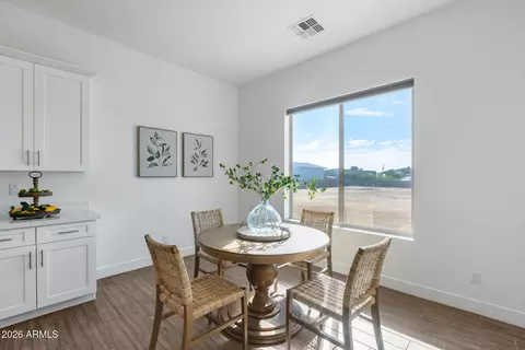 Dining - 825 E Perdido Way, Phoenix, AZ 85086 photo 3 of 4