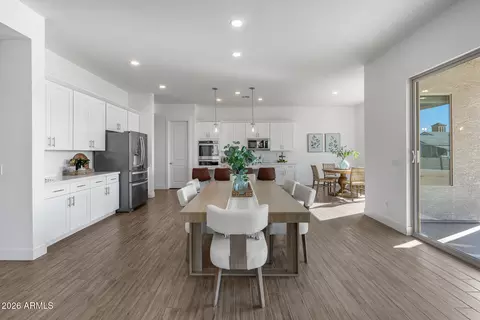 Dining - 825 E Perdido Way, Phoenix, AZ 85086 photo 2 of 4