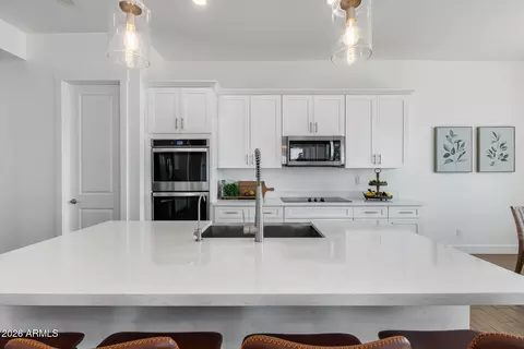 Kitchen - 825 E Perdido Way, Phoenix, AZ 85086 photo 2 of 5