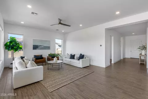 Living - 825 E Perdido Way, Phoenix, AZ 85086 photo 1 of 4