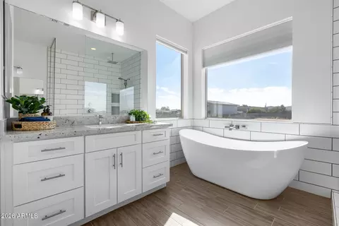 Bath - 825 E Perdido Way, Phoenix, AZ 85086 photo 4 of 6