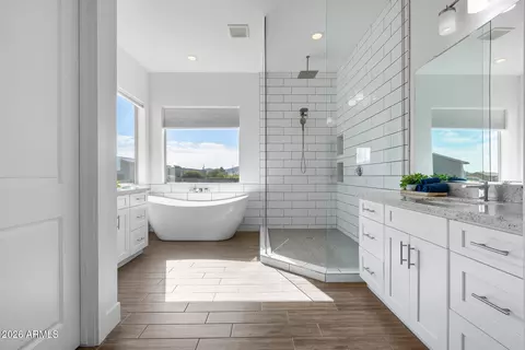Bath - 825 E Perdido Way, Phoenix, AZ 85086 photo 2 of 6