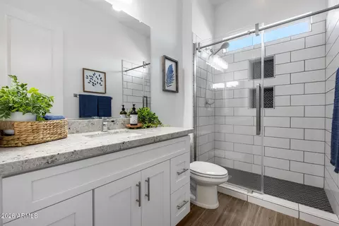 Bath - 825 E Perdido Way, Phoenix, AZ 85086 photo 5 of 6
