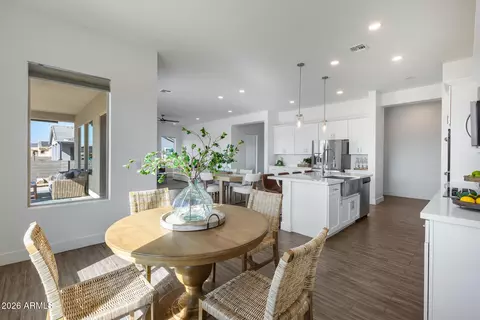 Dining - 825 E Perdido Way, Phoenix, AZ 85086 photo 4 of 4