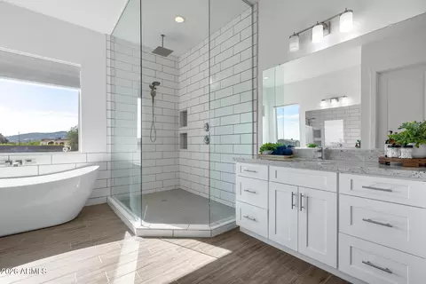 Bath - 825 E Perdido Way, Phoenix, AZ 85086 photo 3 of 6