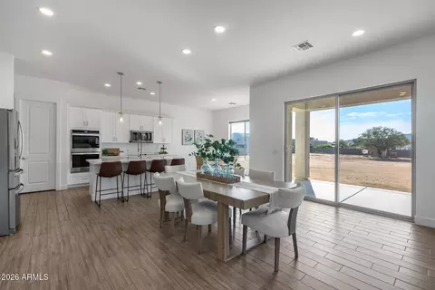 Dining - 825 E Perdido Way, Phoenix, AZ 85086 photo 1 of 4