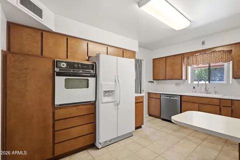 Kitchen - 6449 E Des Moines St, Mesa, AZ 85205 photo 4 of 6