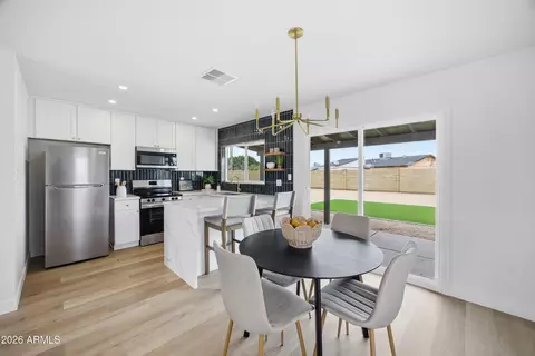 Dining - 4316 E Grove St, Phoenix, AZ 85040 photo 1 of 2