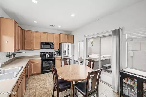 Kitchen - 435 N Ranger Trl, Gilbert, AZ 85234 photo 2 of 3