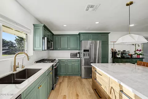 Kitchen - 7513 N 18th Ave, Phoenix, AZ 85021 photo 3 of 4