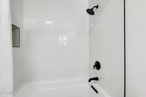 Bath - 7513 N 18th Ave, Phoenix, AZ 85021 photo 7 of 7