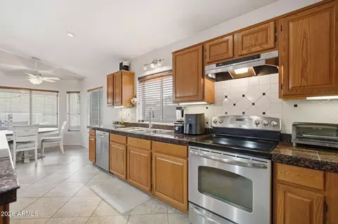 Kitchen - 2748 E Verbena Dr, Phoenix, AZ 85048 photo 3 of 5