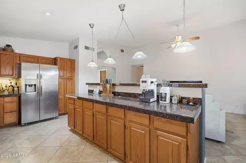 Kitchen - 2748 E Verbena Dr, Phoenix, AZ 85048 photo 4 of 5
