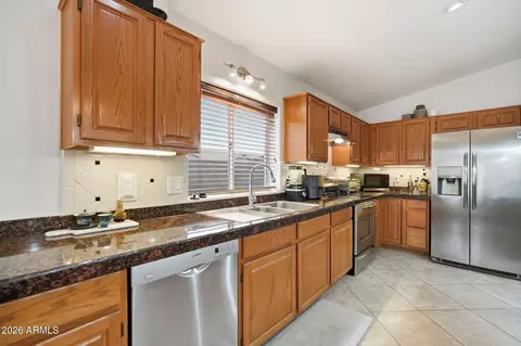 Kitchen - 2748 E Verbena Dr, Phoenix, AZ 85048 photo 5 of 5