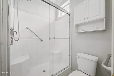 Bath - 7013 E Lindner Ave, Mesa, AZ 85209 photo 2 of 3