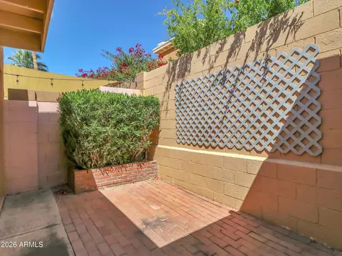 Exterior - 1010 E Becker Ln, Phoenix, AZ 85020 photo 6 of 8