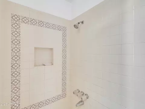 Bath - 1010 E Becker Ln, Phoenix, AZ 85020 photo 2 of 4