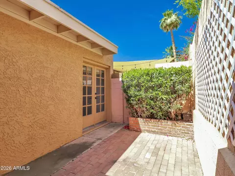 Exterior - 1010 E Becker Ln, Phoenix, AZ 85020 photo 5 of 8