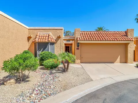 Exterior - 1010 E Becker Ln, Phoenix, AZ 85020 photo 2 of 8