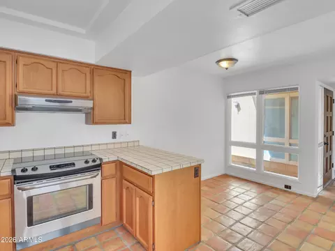 Kitchen - 1010 E Becker Ln, Phoenix, AZ 85020 photo 6 of 6