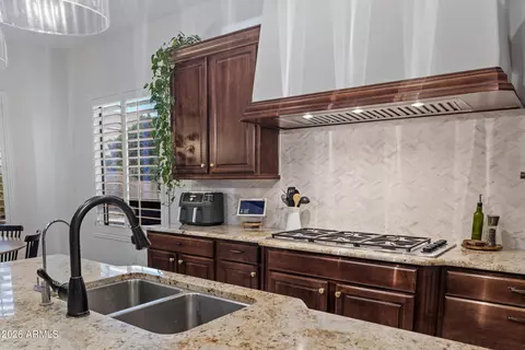 Kitchen - 2448 E Amber Ct, Gilbert, AZ 85296 photo 4 of 6