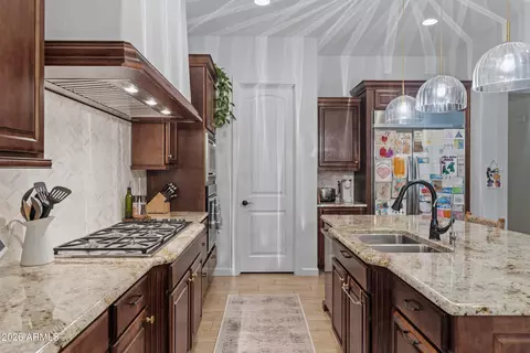 Kitchen - 2448 E Amber Ct, Gilbert, AZ 85296 photo 5 of 6