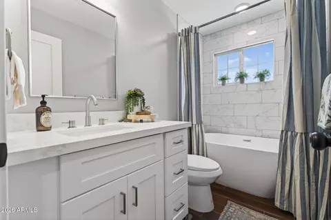 Bath - 3839 E Vernon Ave, Phoenix, AZ 85008 photo 3 of 4