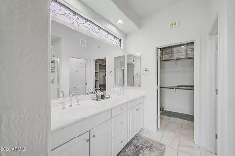 Bath - 3131 E Legacy Dr #2001, Phoenix, AZ 85042 photo 1 of 3