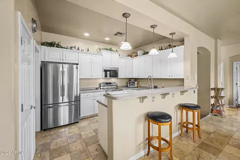 Kitchen - 3131 E Legacy Dr #2001, Phoenix, AZ 85042 photo 1 of 5
