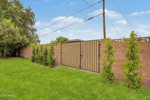 Exterior - 7844 N 17th Ave, Phoenix, AZ 85021 photo 11 of 15